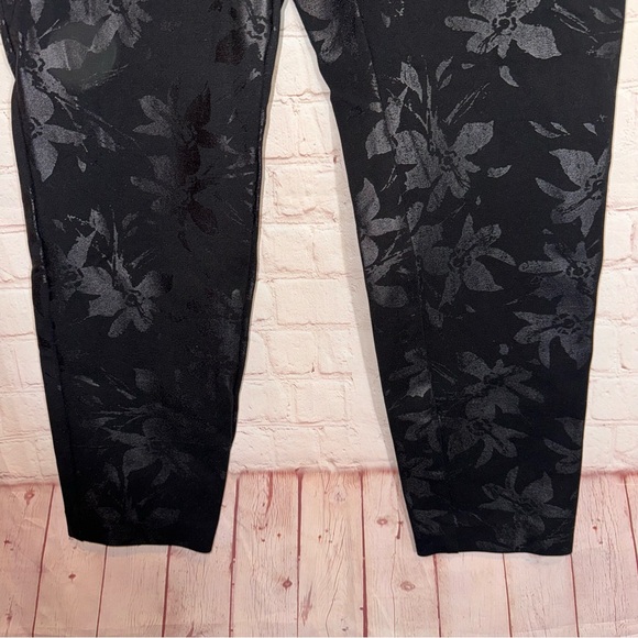 SOFT SURROUNDINGS Embossed Leggings, Size Large - Picture 5 of 10